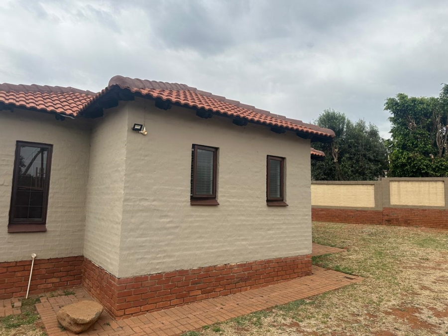 To Let 3 Bedroom Property for Rent in Safari Gardens North West